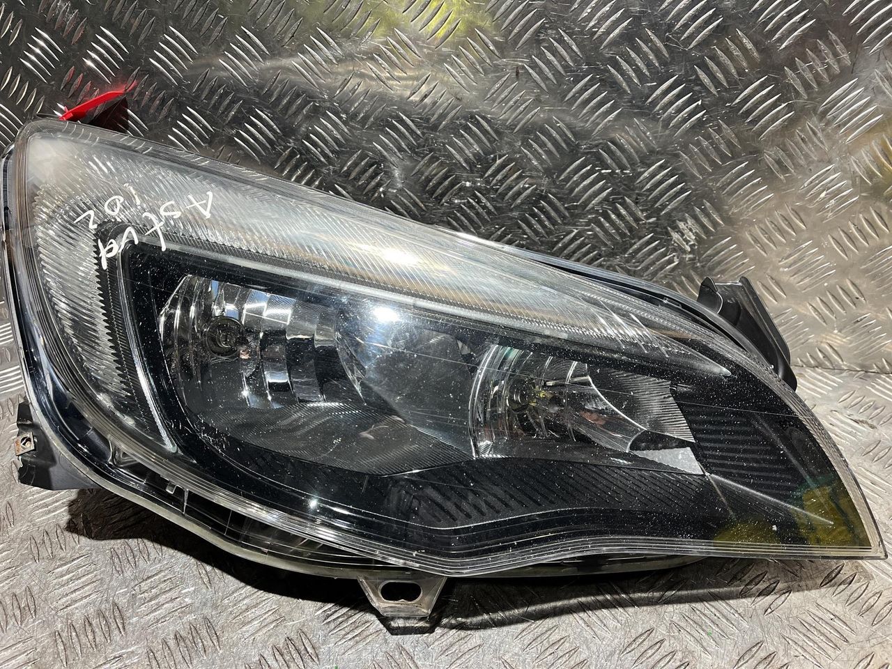 фара правая Opel Astra J 2010, 1.7 л., дизель, МКПП, универсал, 571-02RH