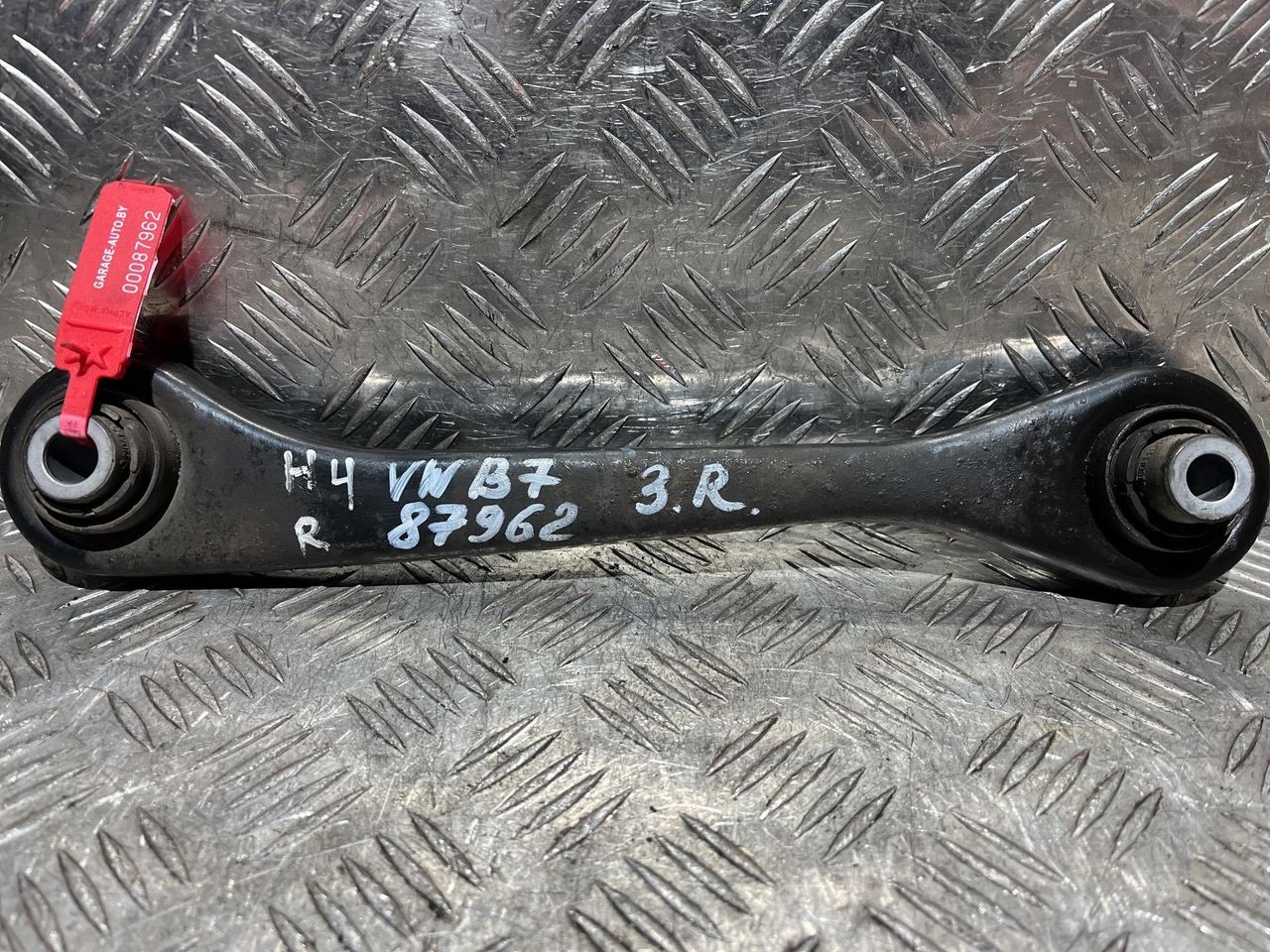рычаг задний правый Volkswagen Passat B7 2012, 1.8 л., CDAA, бензин, АКПП, седан, 1K0501530C