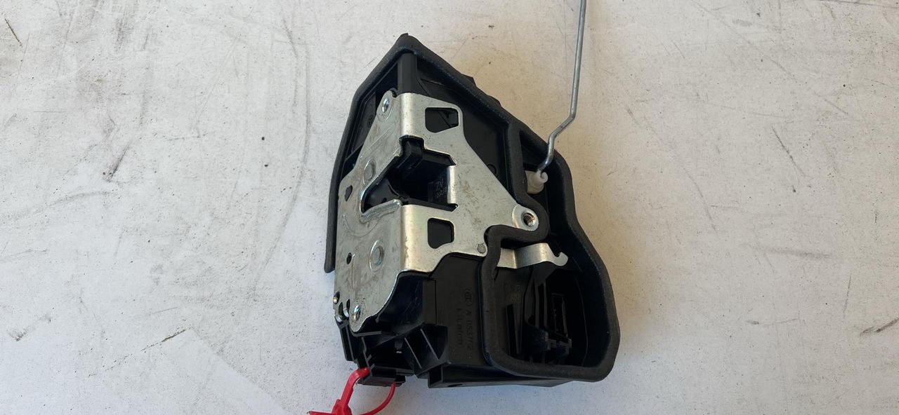замок двери передней левой BMW 5 серия F07/F10/F11 2012, 2.0 л., N20 B20 A, бензин, АКПП, седан, 7229457