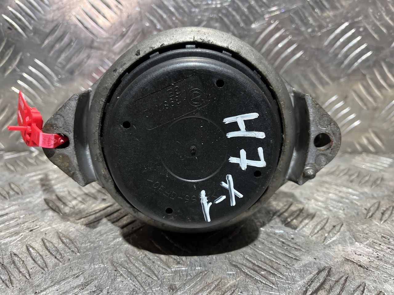 подушка крепления двигателя BMW X1 E84 2011, 3.0 л., N52 B30 A, бензин, АКПП, внедорожник 5 дв., полный привод, 139811