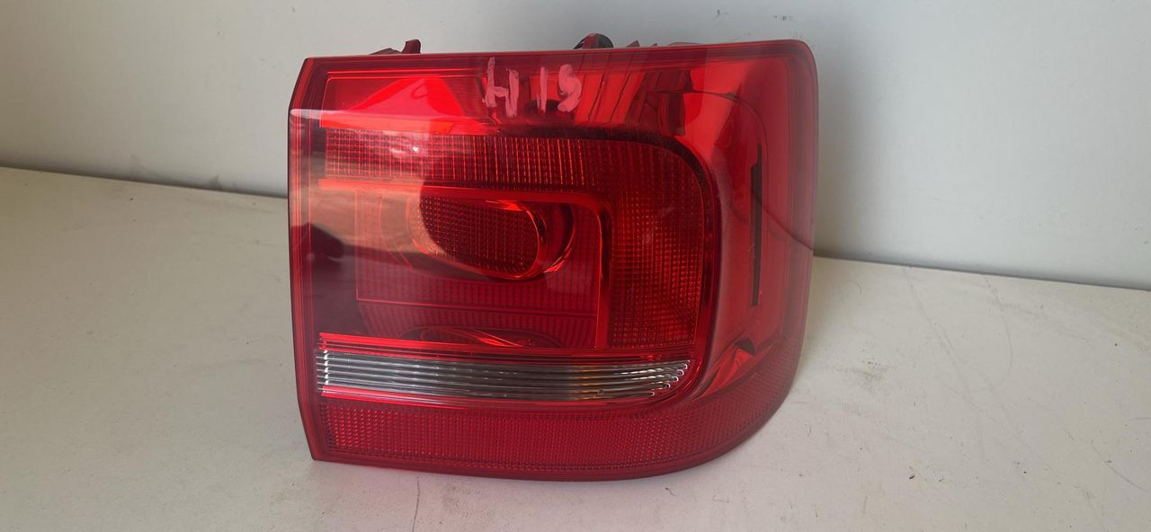 фонарь задний правый Volkswagen Touran 1 поколение [2-й рестайлинг] 2012, 1.4 л., CAVB, бензин, АКПП, минивэн, 1T0945096R