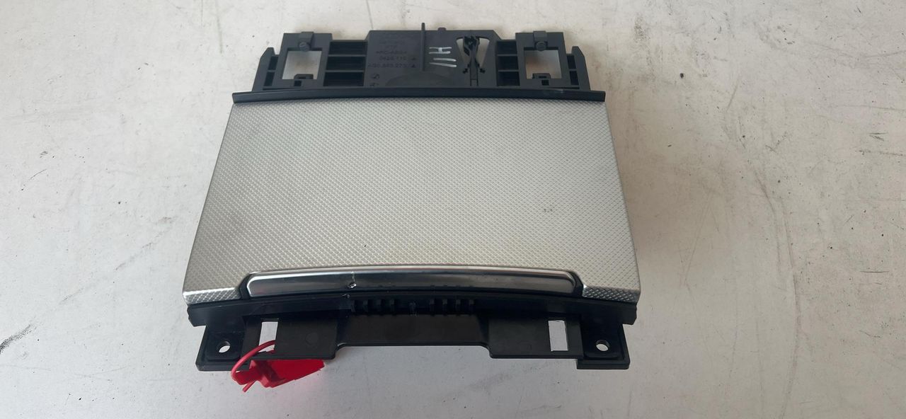 пепельница Audi A6 4G/C7 2013, 2.8 л., CHVA, бензин, АКПП, седан, полный привод, 4G0863273A