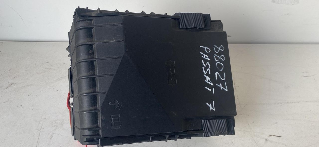 блок предохранителей Volkswagen Passat B7 2014, 1.4 л., CAXA, бензин, АКПП, седан, 3C0937125A, 1K0937132F