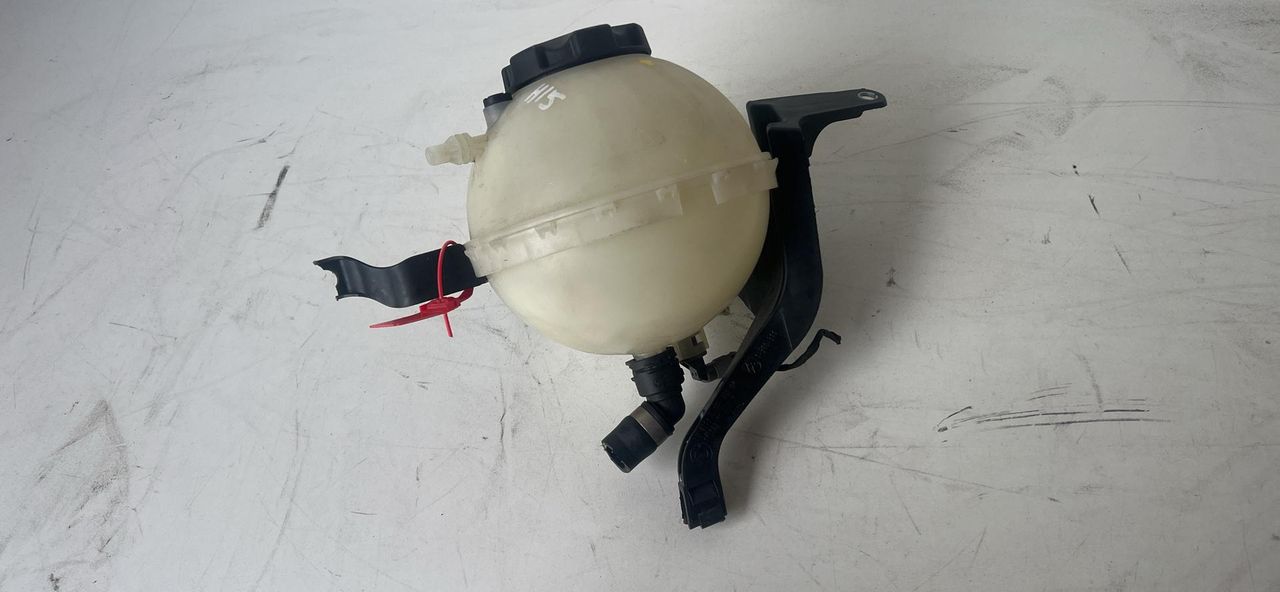бачок расширительный BMW 5 серия F07/F10/F11 2012, 2.0 л., N20 B20 A, бензин, АКПП, седан, 1713764728501