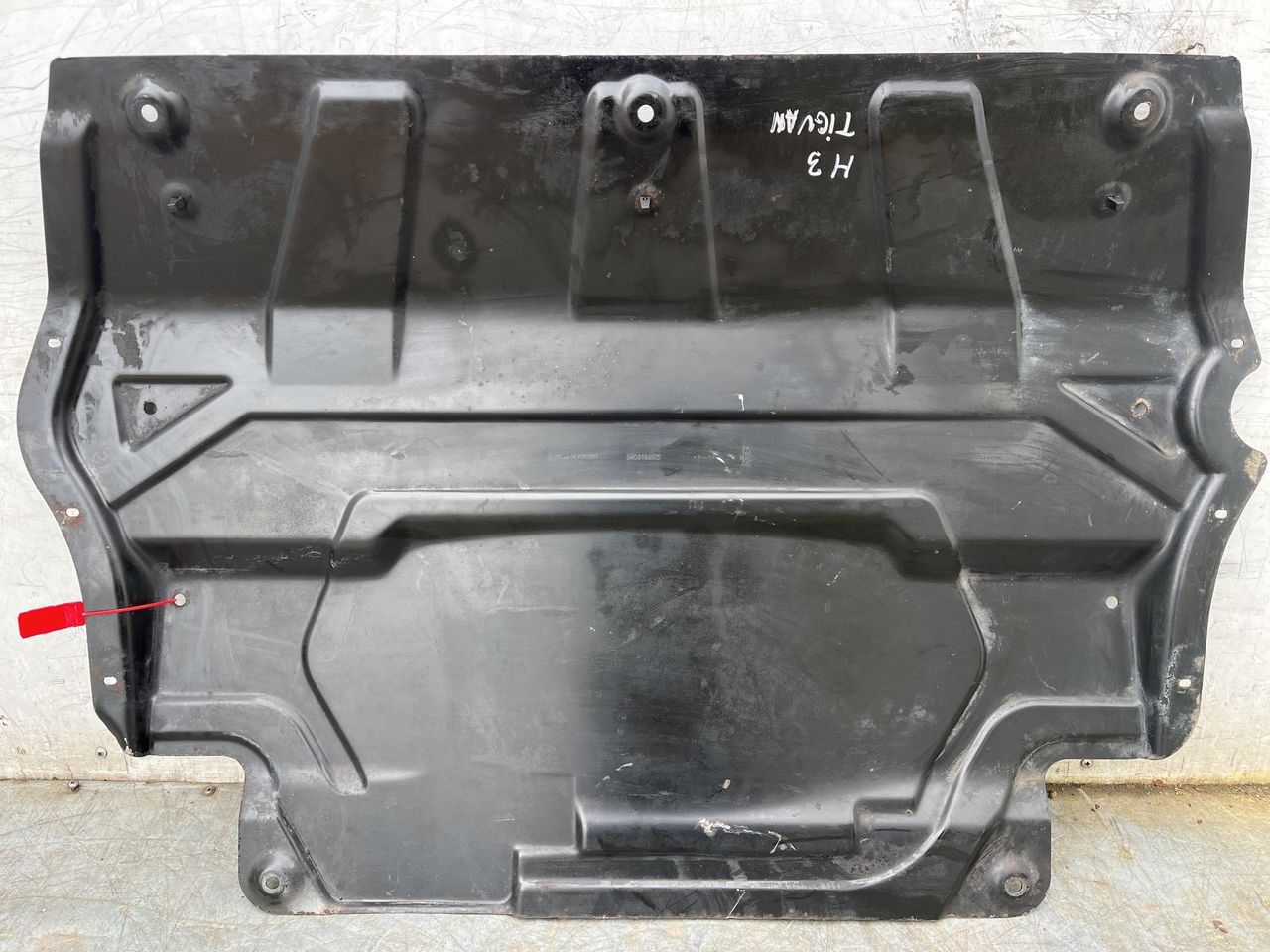 защита двигателя Volkswagen Tiguan 1 поколение [рестайлинг] 2012, 2.0 л., CCZA, бензин, АКПП, внедорожник 5 дв., полный привод, 5N0018930D
