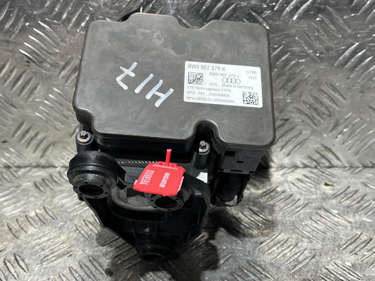 блок ABS Audi A4 B9 2018, 2.0 л., CVKB, бензин, АКПП, универсал, передний привод, 8W0907379K, 8W0907379J, 8W0614517N, 0265257378