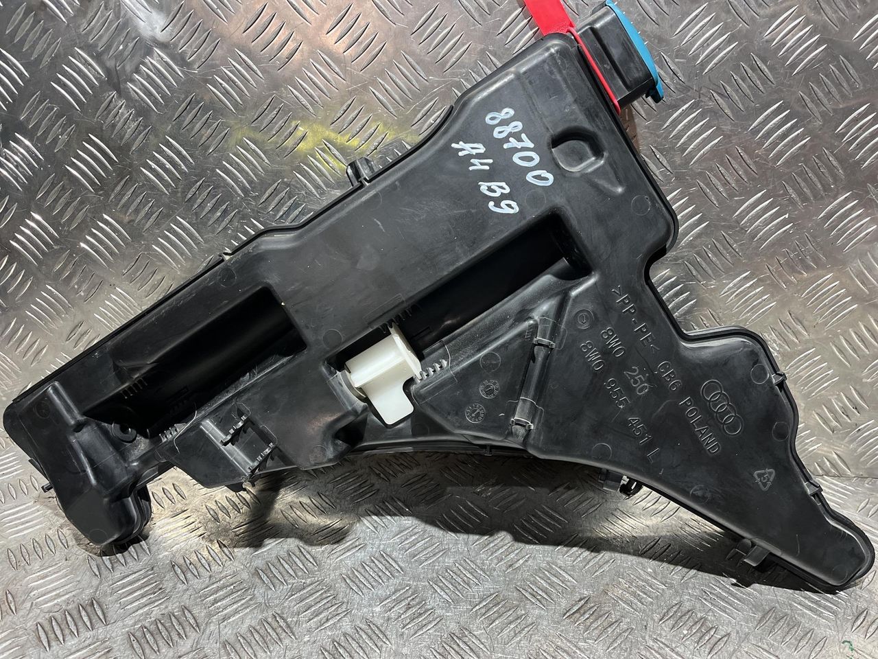 бачок омывателя Audi A4 B9 2018, 2.0 л., CVKB, бензин, АКПП, универсал, передний привод, 8W0955451L