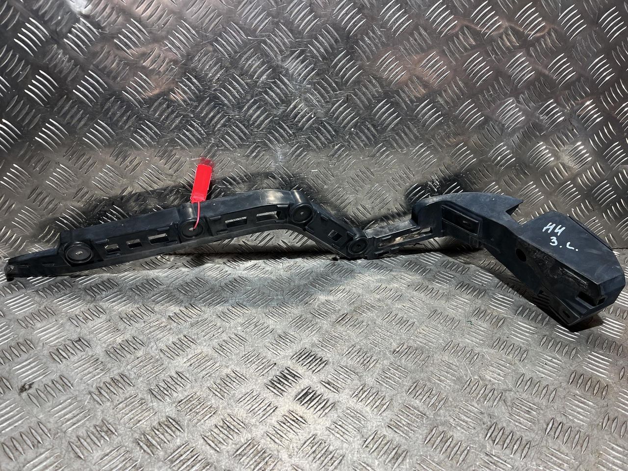 Крепление бампера заднего Volkswagen Passat B7 2012, 1.8 л., CDAA, бензин, АКПП, седан, 3AE807393