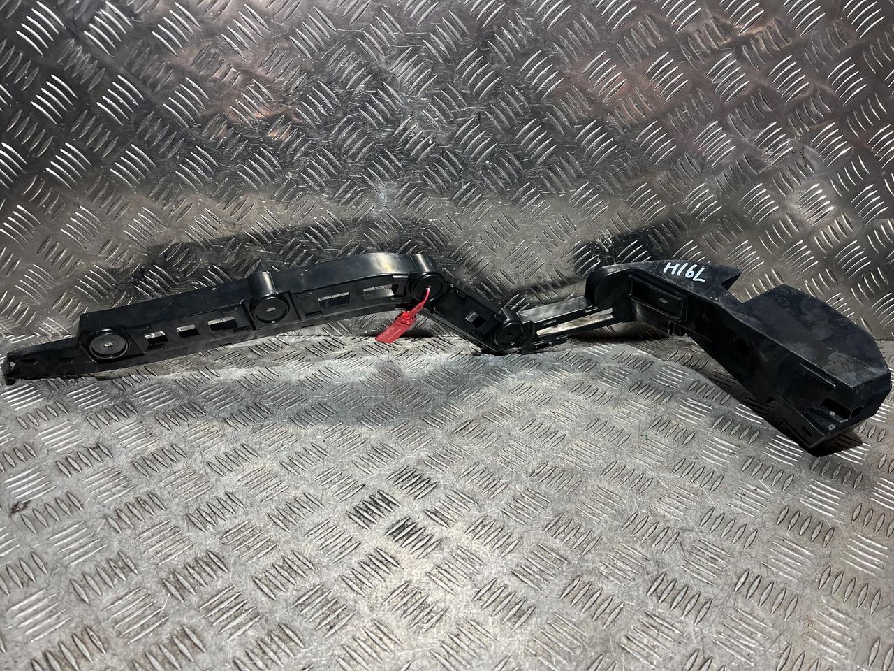 Крепление бампера заднего Volkswagen Passat B7 2014, 1.4 л., CAXA, бензин, АКПП, седан, 3AE807393A
