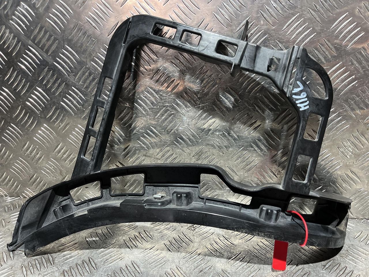 Крепление бампера заднего Volkswagen Passat B7 2014, 1.4 л., CAXA, бензин, АКПП, седан, 3AE807377