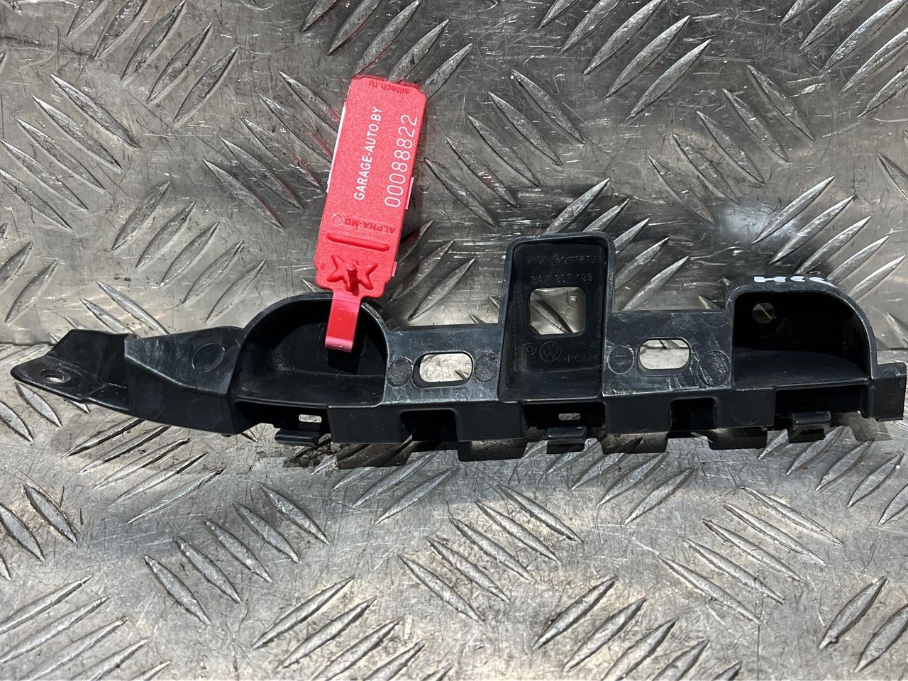 Крепление бампера переднего Volkswagen Passat B7 2014, 1.4 л., CAXA, бензин, АКПП, седан, 3AA807183