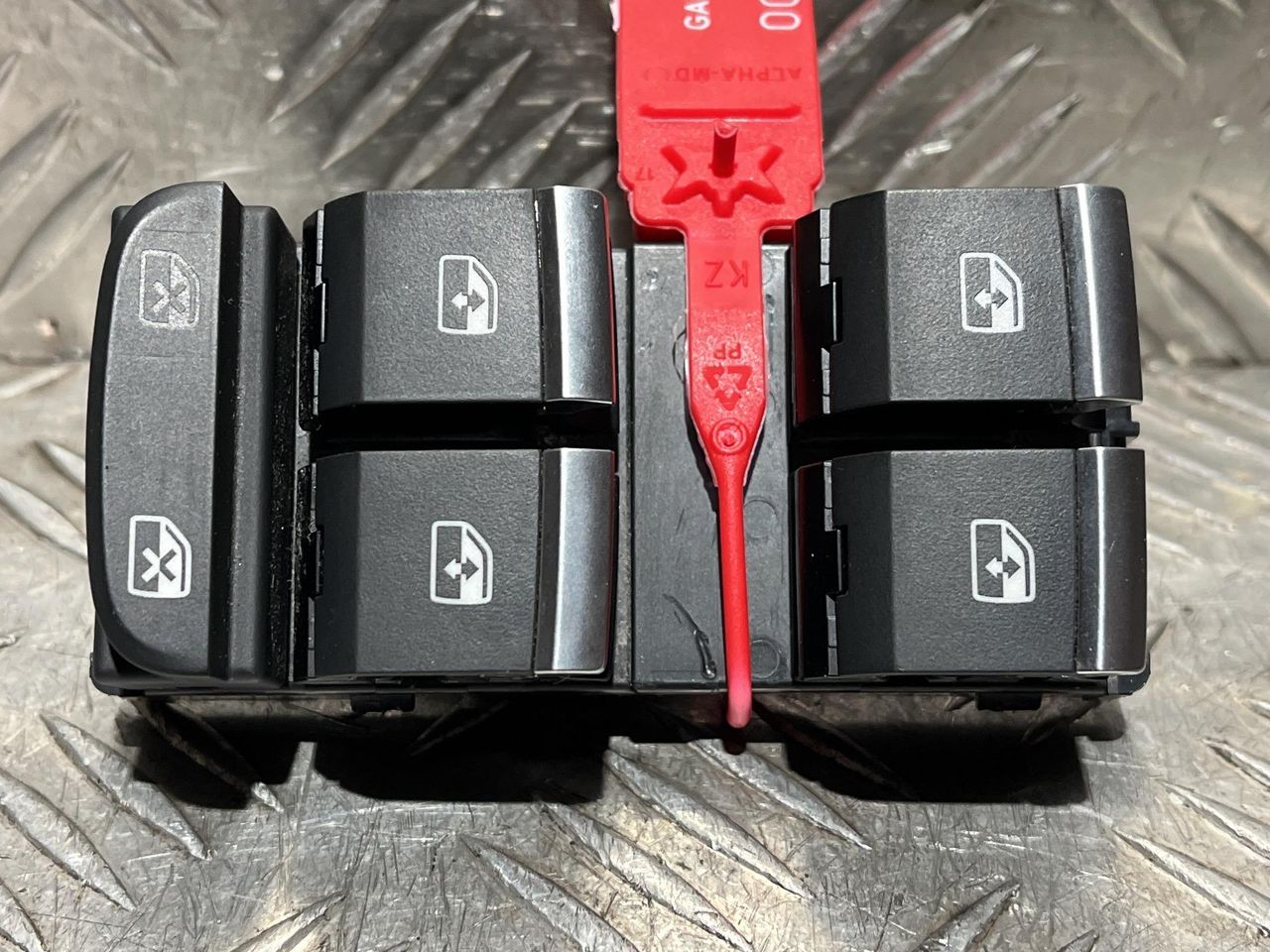 блок управления стеклоподъемниками Audi A4 B9 2018, 2.0 л., CVKB, бензин, АКПП, универсал, передний привод, 8W0959851E