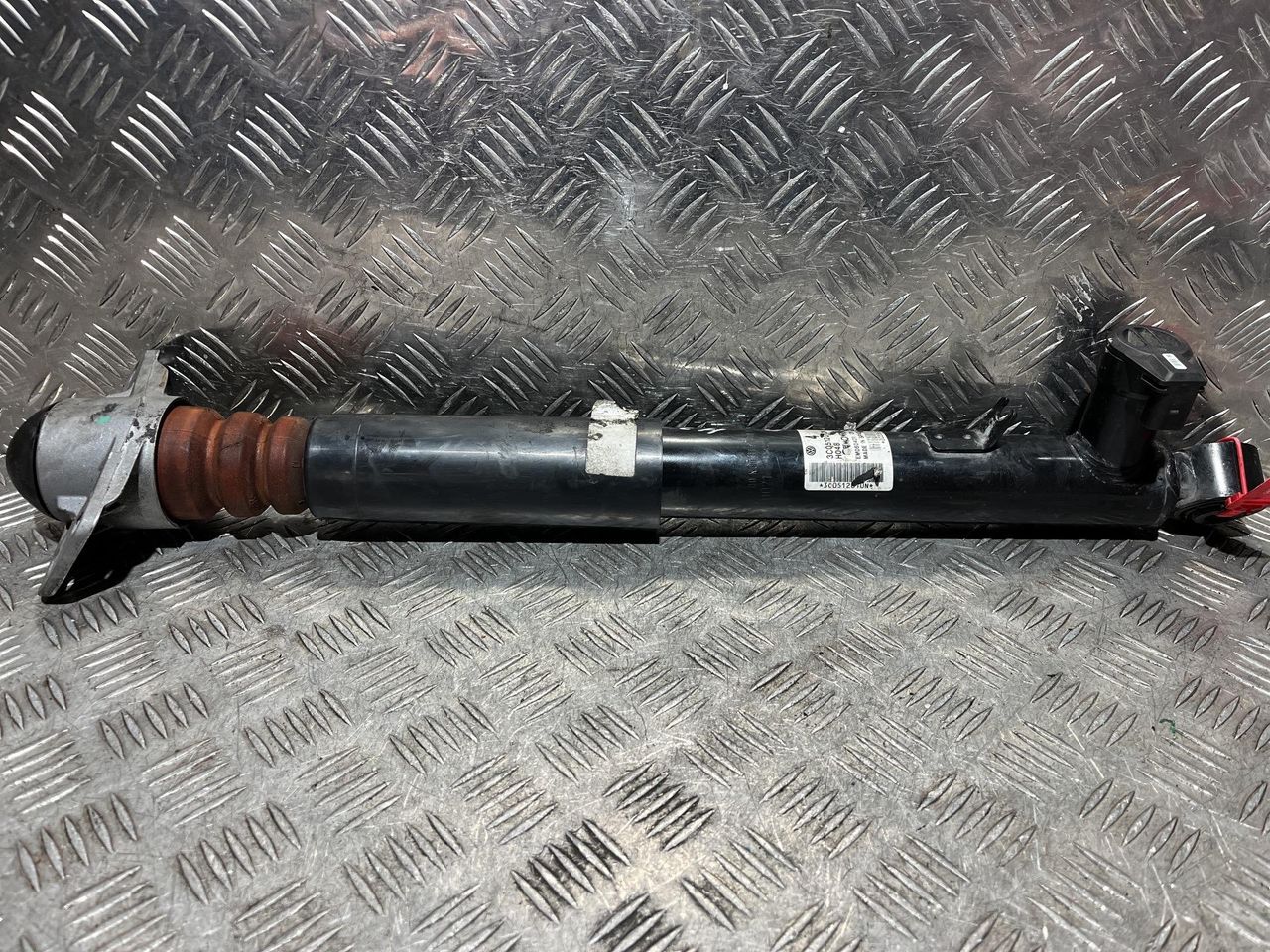 амортизатор задний правый Volkswagen Passat B7 2011, 2.0 л., CCZB, бензин, АКПП, универсал, 3C0512010N