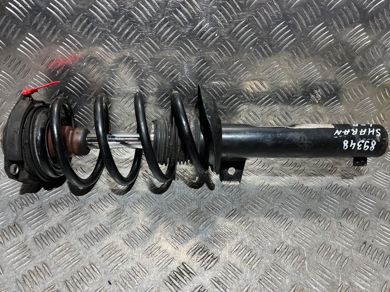 стойка передняя левая Volkswagen Sharan 2 поколение 2011, 2.0 л., CCZA, бензин, АКПП, минивэн, 7N0413031J