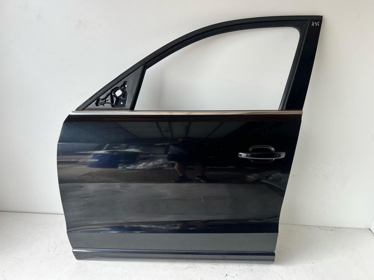 дверь передняя левая Audi Q5 8R 2012, 2.0 л., CDNC, бензин, АКПП, внедорожник 5 дв., 8R0831051E