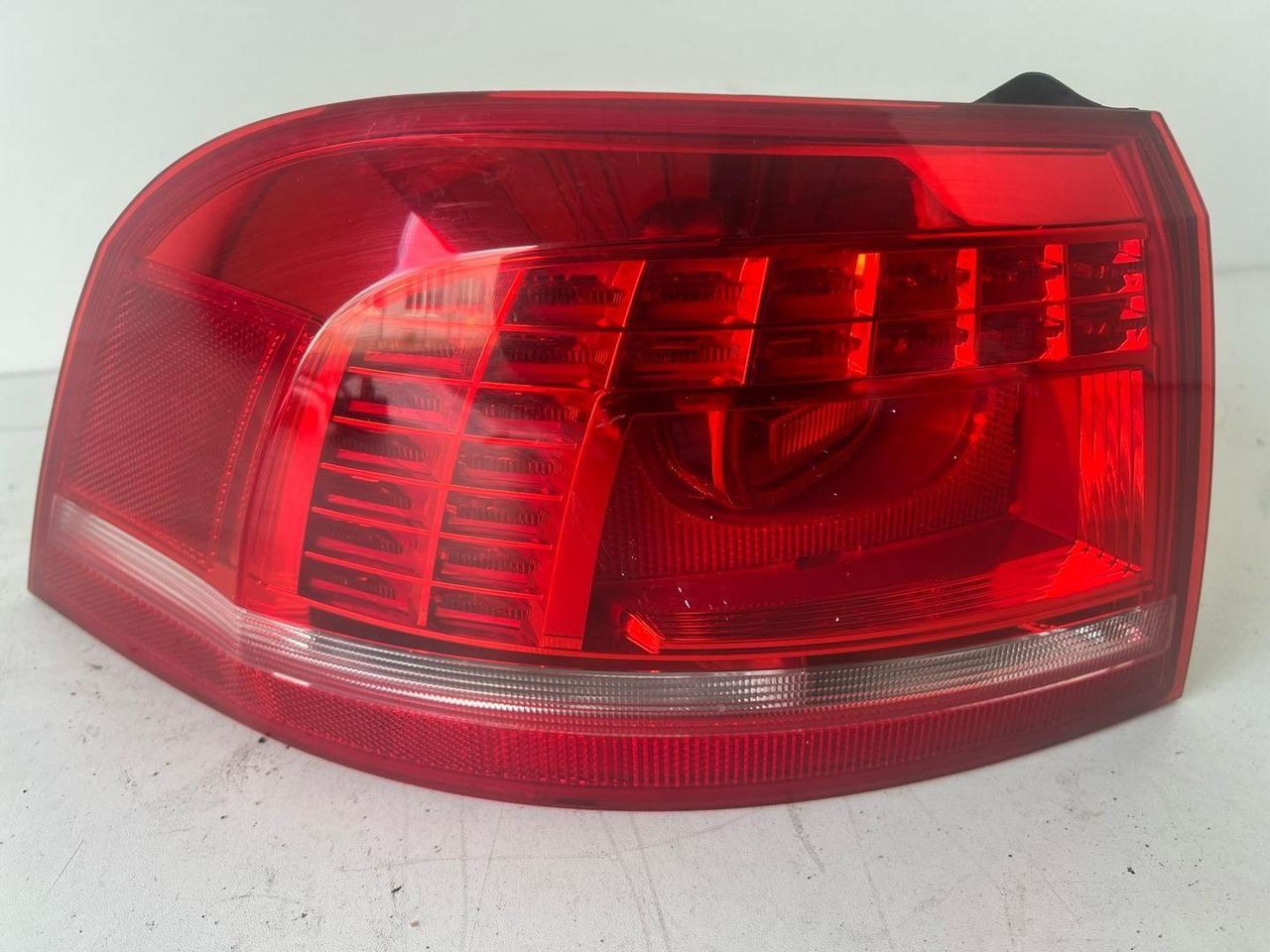 фонарь задний левый Volkswagen Passat B7 2011, 2.0 л., CCZB, бензин, АКПП, универсал, 3AF945207B