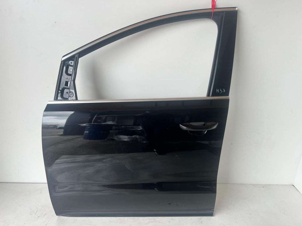 дверь передняя левая Volkswagen Sharan 2 поколение 2011, 2.0 л., CCZA, бензин, АКПП, минивэн, 7N0831311J