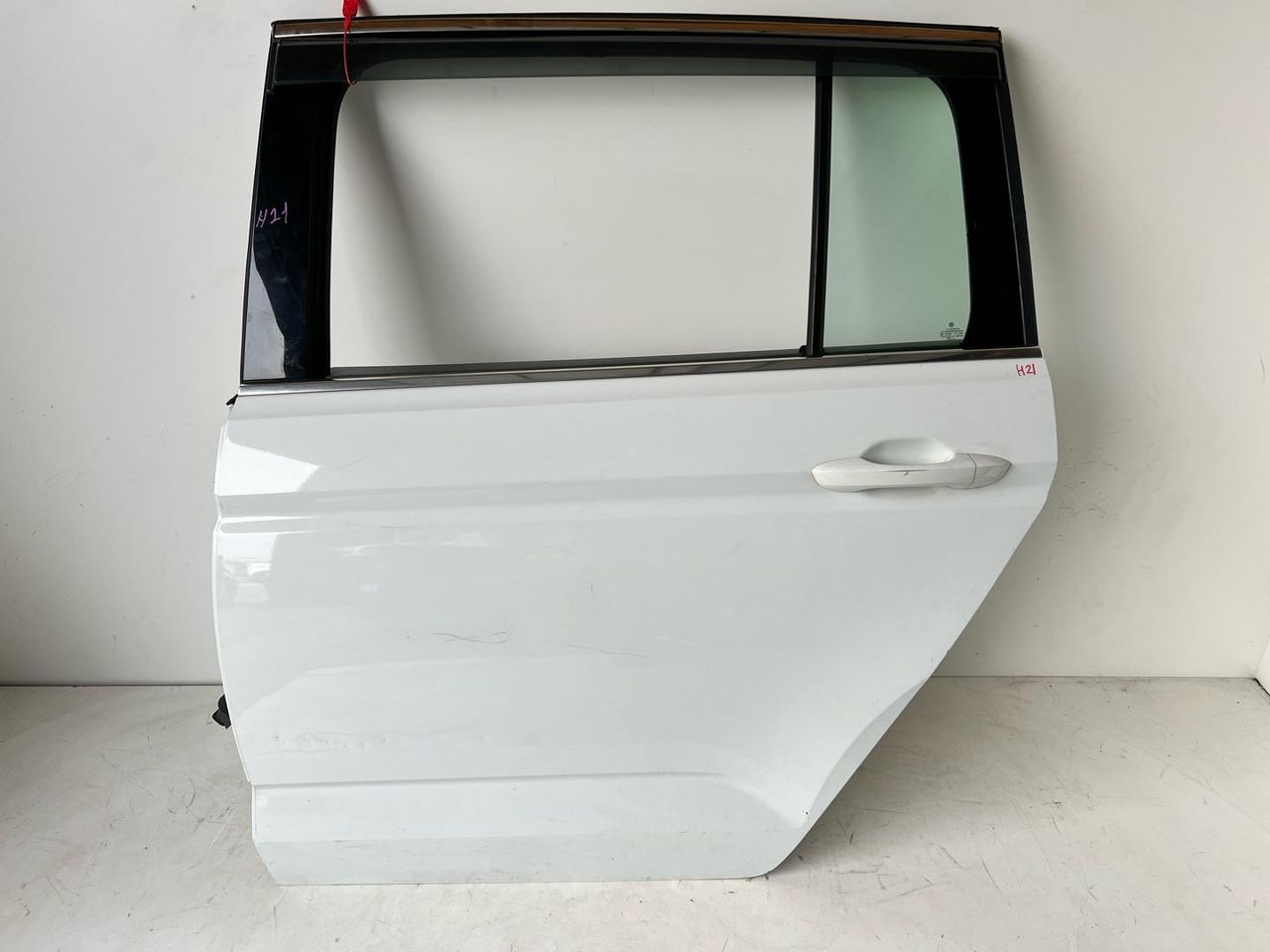 дверь задняя левая Volkswagen Touran 2 поколение 2016, 1.4 л., CZDA, бензин, АКПП, минивэн, 5TA833311