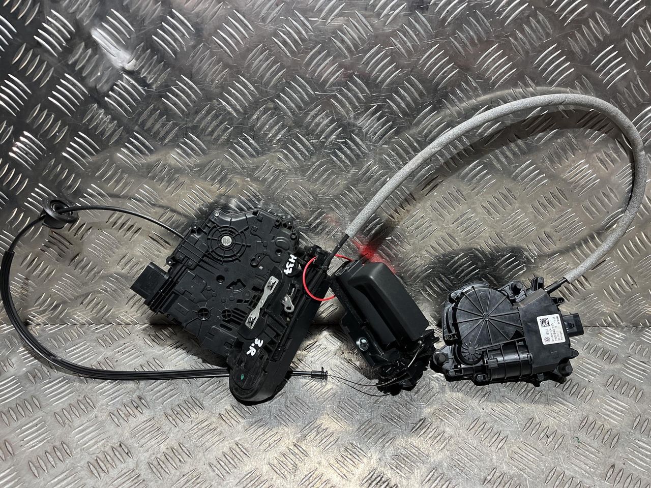 замок двери сдвижной Volkswagen Sharan 2 поколение 2011, 2.0 л., CCZA, бензин, АКПП, минивэн, 7N0839003C, 7N0839016C, 7N0843745B, 7N0843642J