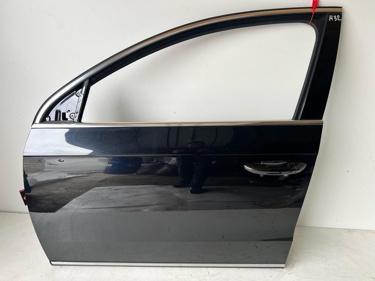 дверь передняя левая Volkswagen Passat B7 2011, 2.0 л., CCZB, бензин, АКПП, универсал, 3AA831055