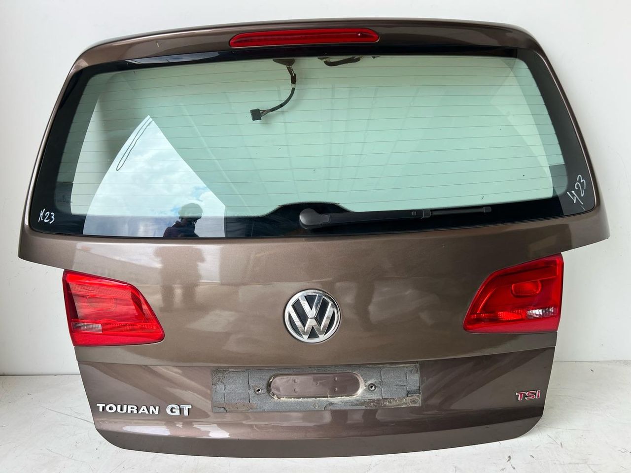 крышка багажника (дверь 3-5) Volkswagen Touran 1 поколение [2-й рестайлинг] 2013, 1.4 л., CTHB, бензин, АКПП, минивэн, 1TO827025Q