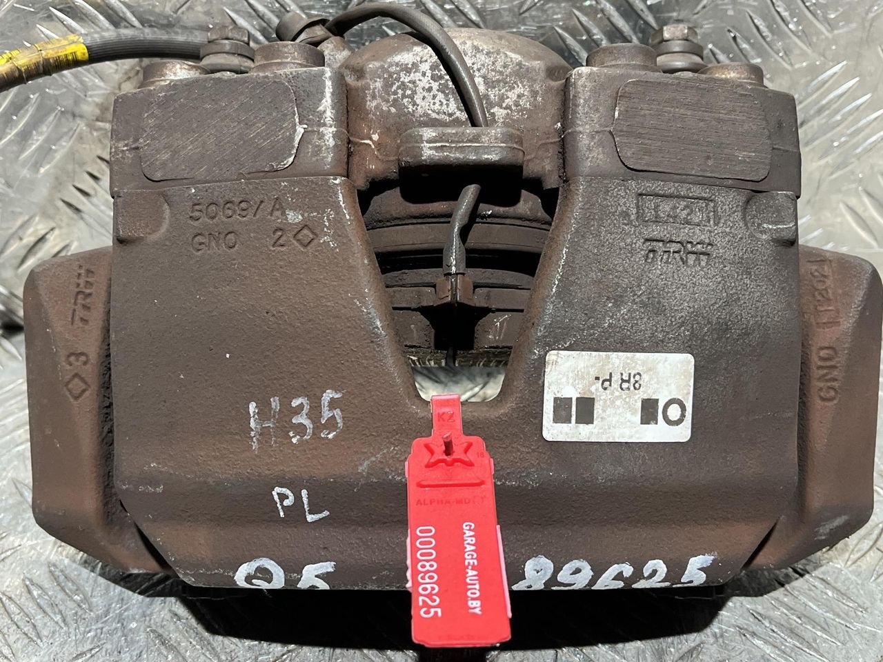 суппорт передний левый Audi Q5 8R 2012, 2.0 л., CDNC, бензин, АКПП, внедорожник 5 дв., 8K0615123D, 8R0105P - фото №1