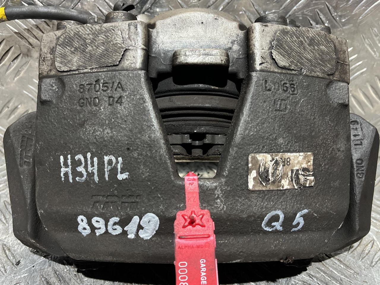 суппорт передний левый Audi Q5 8R 2010, 2.0 л., CDNC, бензин, АКПП, внедорожник 5 дв., 8R0105K, 8K0615123D - фото №1