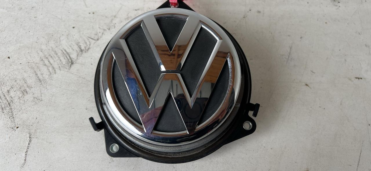 кнопка открытия багажника Volkswagen Passat B7 2014, 1.4 л., CAXA, бензин, АКПП, седан, 3AA827469B - фото №1