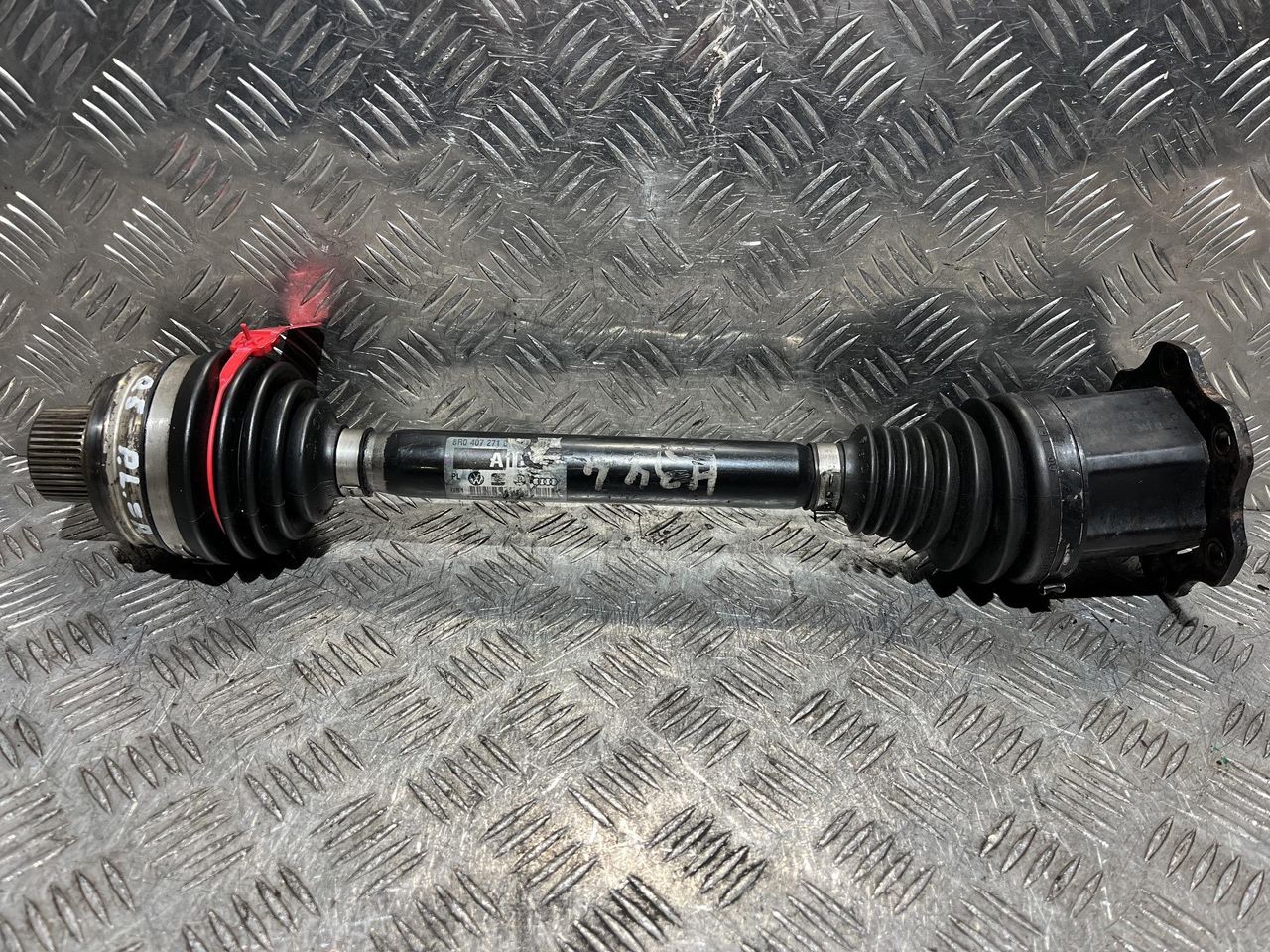полуось передняя левая (приводной вал, ШРУС) Audi Q5 8R 2010, 2.0 л., CDNC, бензин, АКПП, внедорожник 5 дв., 8R0407271B - фото №1
