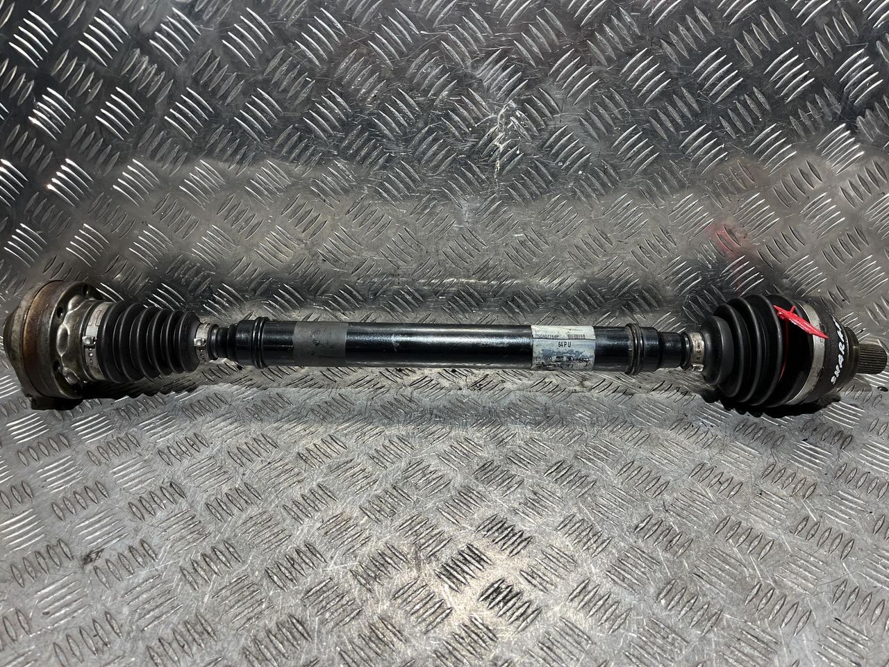 полуось передняя правая (приводной вал, ШРУС) Volkswagen Sharan 2 поколение 2011, 2.0 л., CCZA, бензин, АКПП, минивэн, 7N0407764P - фото №1