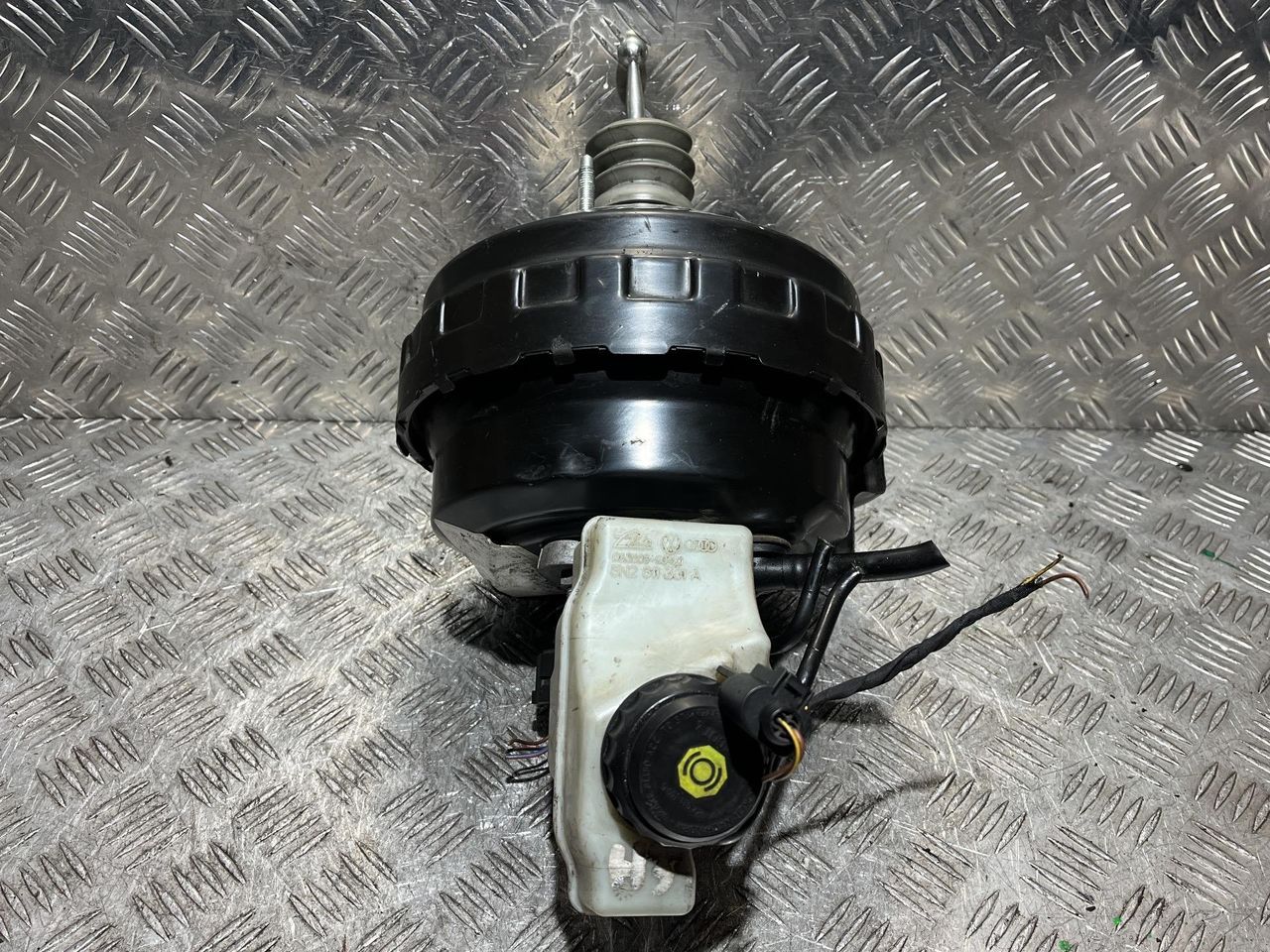 вакуумный усилитель тормозов Volkswagen Sharan 2 поколение 2011, 2.0 л., CCZA, бензин, АКПП, минивэн, 7N2614105A, 252278490232 - фото №1