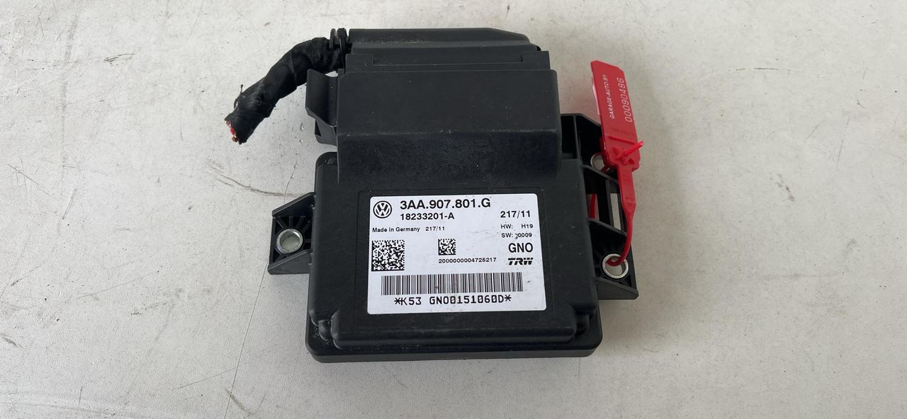 блок управления ручником Volkswagen Passat B7 2011, 2.0 л., CCZB, бензин, АКПП, универсал, 3AA907801G, 18233201A
