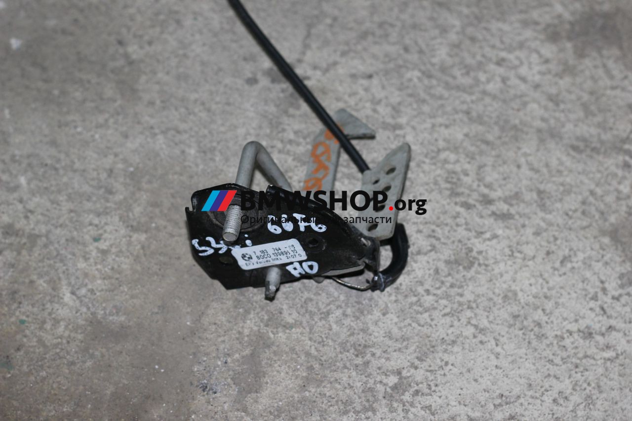 захватный крюк капота BMW 5 серия F07/F10/F11 2010, 3.0 л., бензин, АКПП, синий, седан, 51237183764