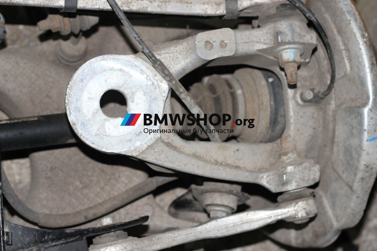 кулак задний левый BMW X5 E70 [рестайлинг] 2012, 3.0 л., дизель, АКПП, черный, внедорожник 5 дв., правый руль, 33326879101