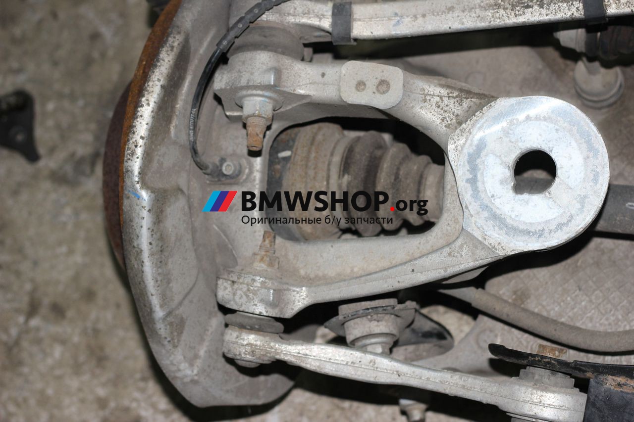 кулак задний правый BMW X5 E70 [рестайлинг] 2012, 3.0 л., дизель, АКПП, черный, внедорожник 5 дв., правый руль, 33326879102