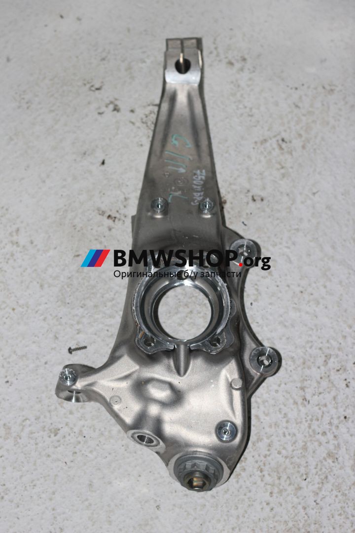 кулак поворотный левый BMW 7 серия G11/G12 G11 2019, 4.4 л., бензин, АКПП, белый, седан, полный привод, правый руль, 6884379