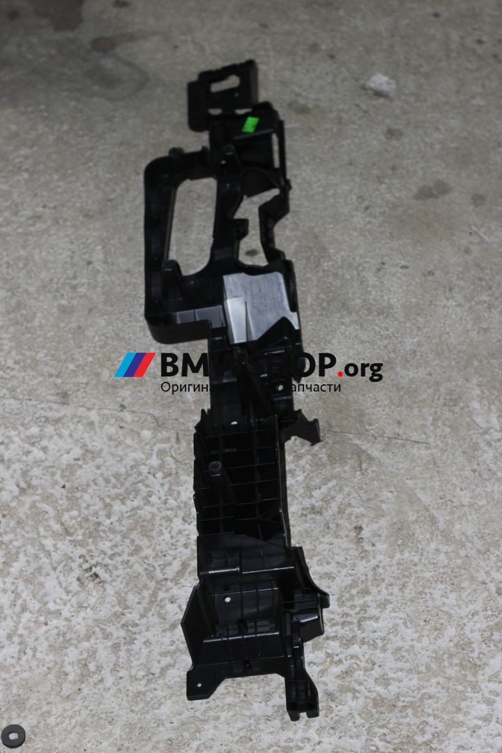 крепление крыла переднего левого BMW X5 G05 2019, 3.0 л., B57 D30 A, дизель, АКПП, black-sapphire metallic (475), внедорожник 5 дв., правый руль, 7438235