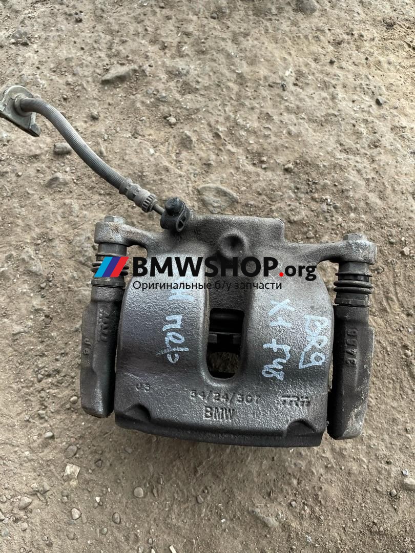 суппорт передний правый BMW X1 F48 2017, 2.0 л., дизель, АКПП, серебристый , 34116860266, 6860266, 34116869108, 6869108