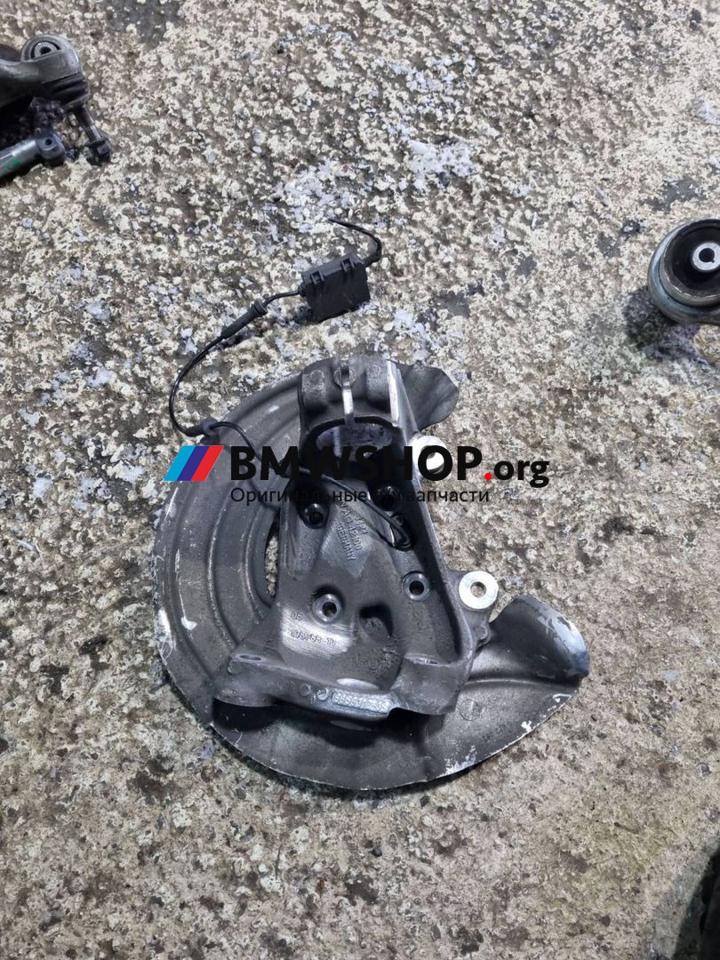 кулак поворотный правый BMW 4 серия F32/F33 [рестайлинг] F33 2019, 2.0 л., B48 B20 A, бензин, АКПП, black-sapphire metallic (475), кабриолет, задний привод, правый руль, 6858312