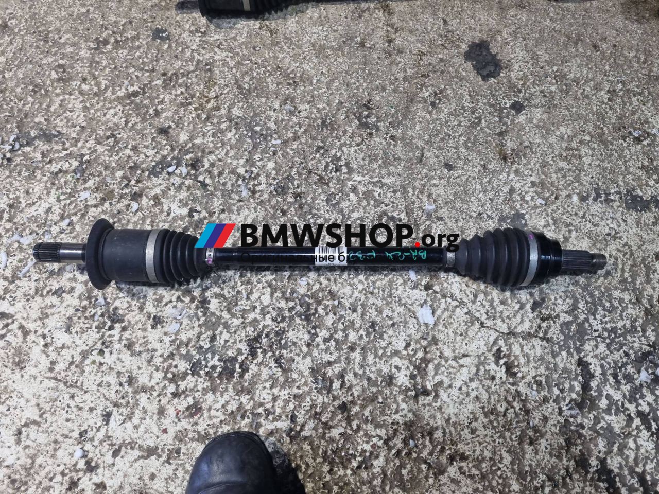 полуось задняя (приводной вал, ШРУС) BMW 4 серия F32/F33 [рестайлинг] F33 2019, 2.0 л., B48 B20 A, бензин, АКПП, black-sapphire metallic (475), кабриолет, задний привод, правый руль, 7609351