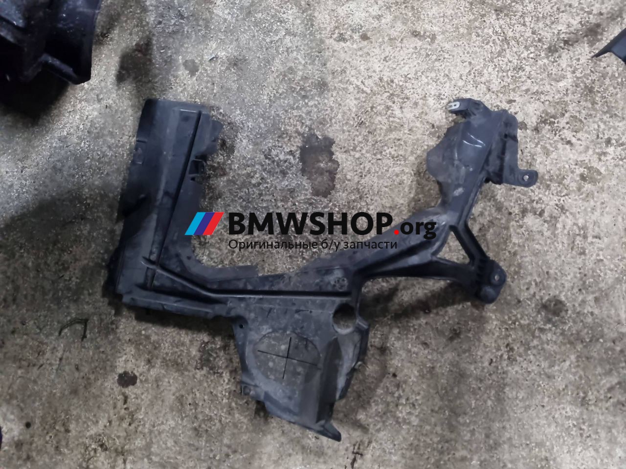 защита топливного бака BMW 1 серия F40 2021, 1.5 л., B38 A15 A, бензин, АКПП, misano-blau metallic (0c1d), хетчбэк 5 дв., передний привод, правый руль, 51757436656