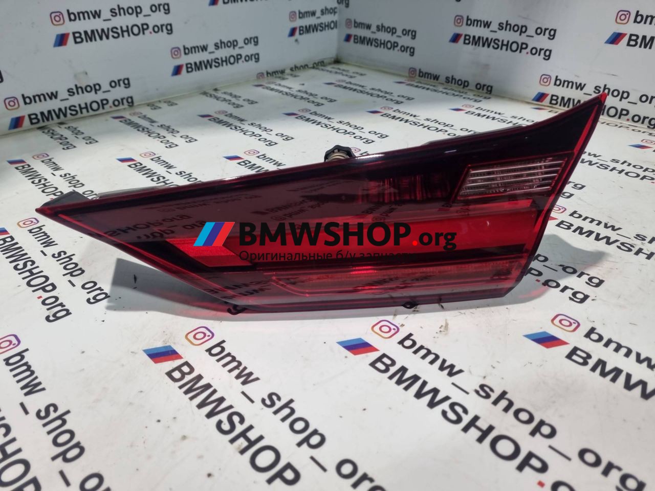 фонарь крышки багажника правый BMW 1 серия F40 2021, 1.5 л., B38 A15 A, бензин, АКПП, misano-blau metallic (0c1d), хетчбэк 5 дв., передний привод, правый руль, 63217450852