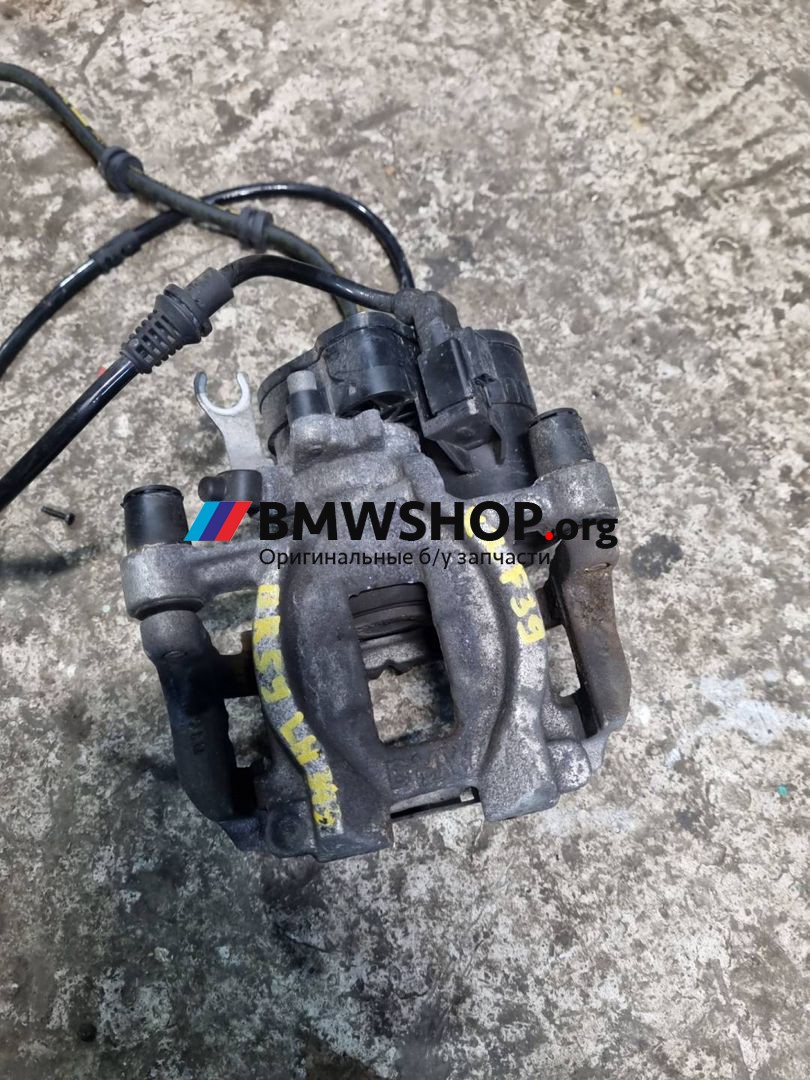 суппорт задний левый BMW X2 F39 2022, 2.0 л., B48 A20 A, бензин, 6885537