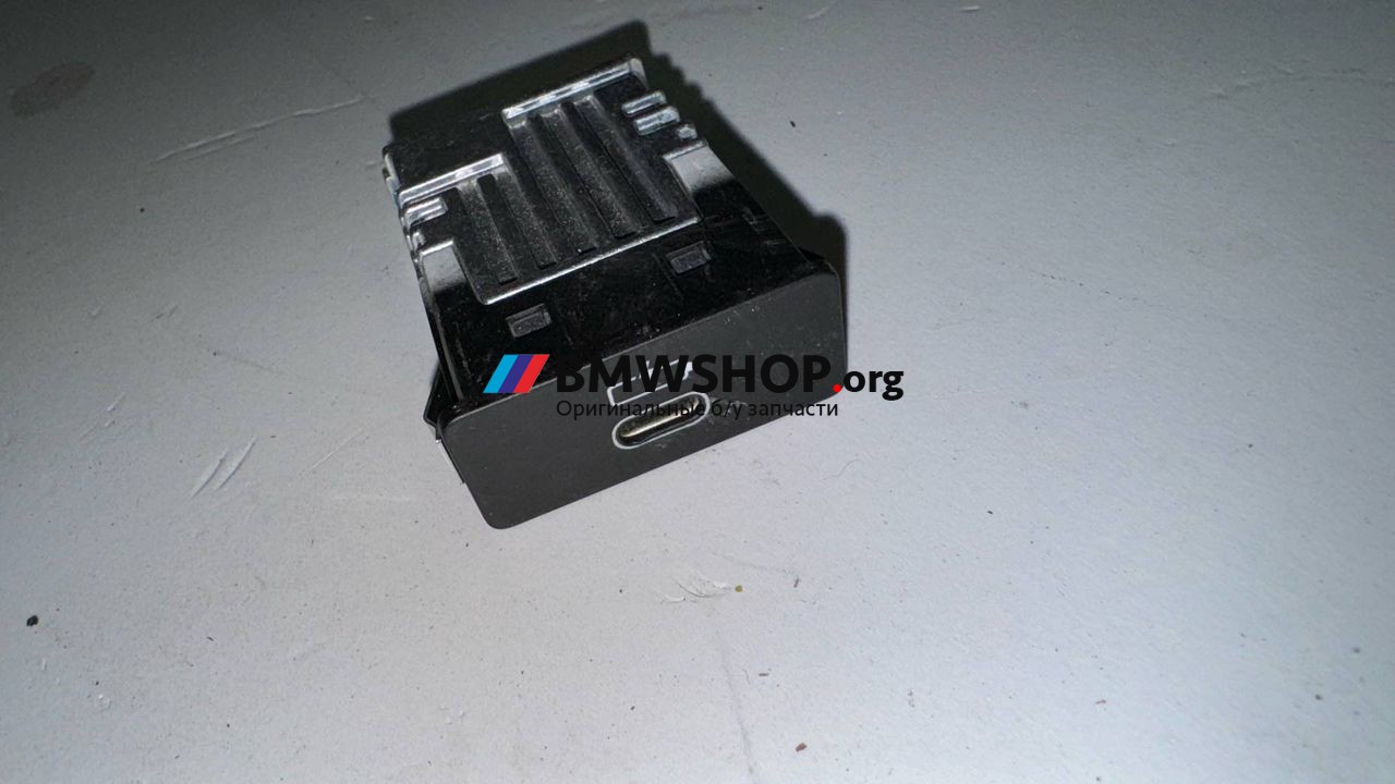 разъем AUX / USB BMW 2 серия G42 2022, 2.0 л., B47 D20 B, дизель, АКПП, купе, задний привод, 8711940