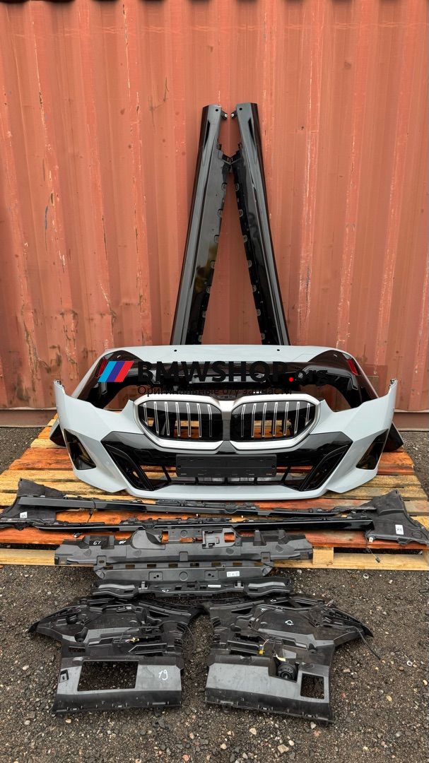 комплект обвеса (BodyKIT) BMW 5 серия G60 2023, 2.0 л., B48B20V, бензин, АКПП, c4p brooklyn grau metallic, седан, задний привод, правый руль, 5A6A3D3