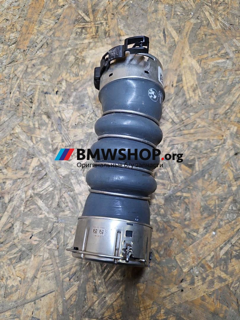 патрубок интеркулера BMW X5 G05 [рестайлинг] G05 2024, 3.0 л., дизель, АКПП, 475 black-sapphire metallic, внедорожник 5 дв., полный привод, правый руль, 8599391