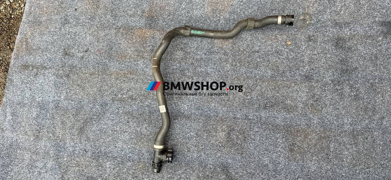 патрубок радиатора BMW M4 G82/G83 G82 2022, 3.0 л., S58B30A, бензин, АКПП, c4p (brooklyn grey metallic), купе, полный привод, правый руль, 8096444