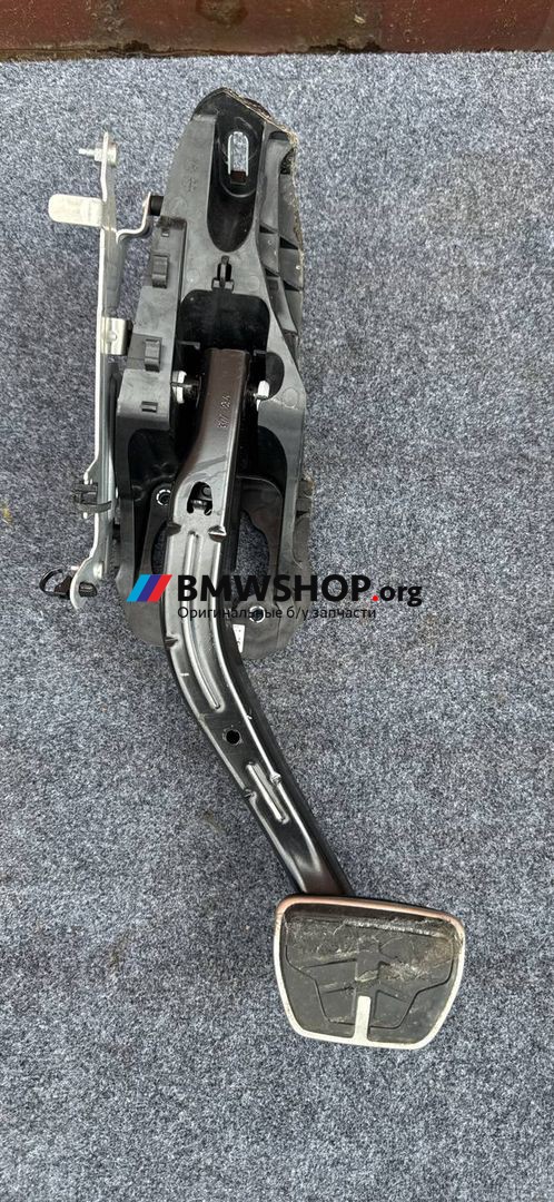 педаль тормоза BMW 7 серия G70 2024, 3.0 л., B57 D30 B, дизель, АКПП, carbonschwarz metallic (416), седан, полный привод, 6896514