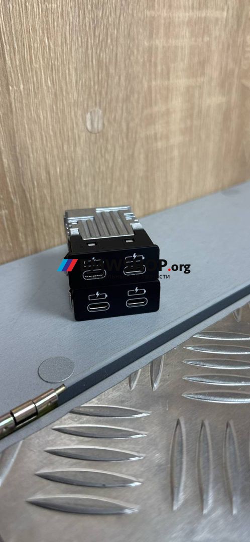 разъем AUX / USB BMW X6 G06 [рестайлинг] G06 2024, 3.0 л., B58B30, бензин, АКПП, 416 carbon-schwarz, внедорожник 5 дв., полный привод, 5A84163, 8711938