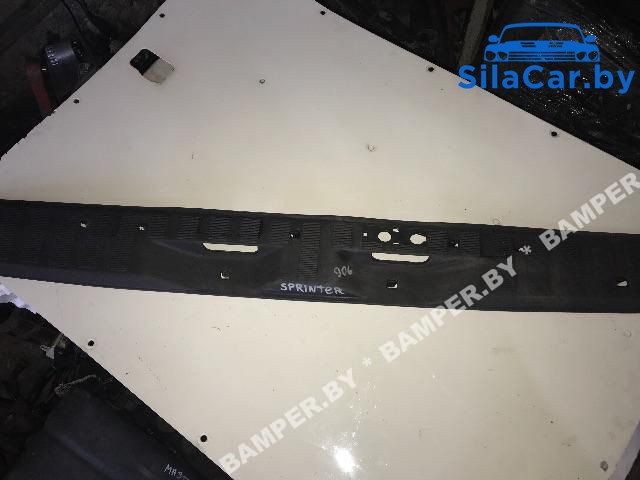 накладка внутренняя на заднюю панель кузова Mercedes-Benz Sprinter 2 поколение (W906) 2007 - фото №1